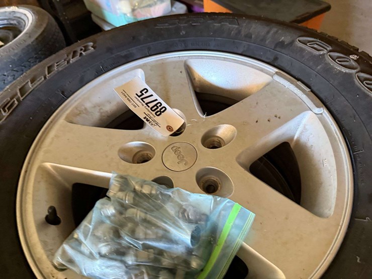 255/75r17-tires-on-jeep-5-bolt-rims-image-2