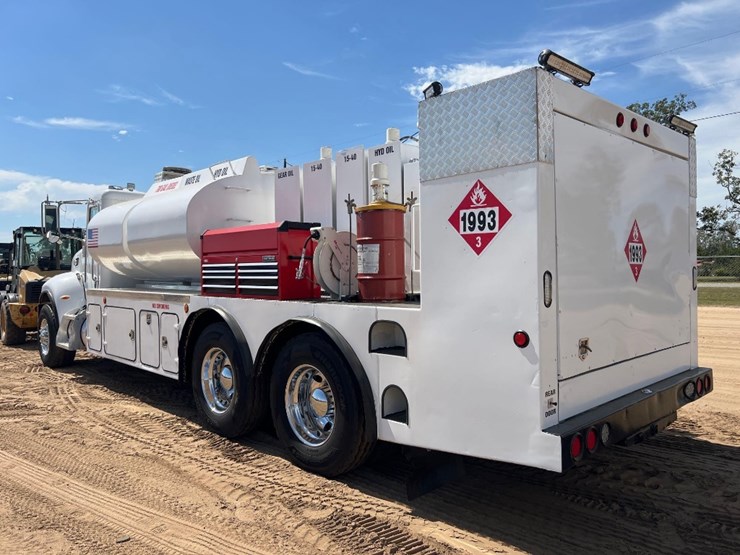 2012-peterbilt-pb348-fuel-&-lube-truck-image-2