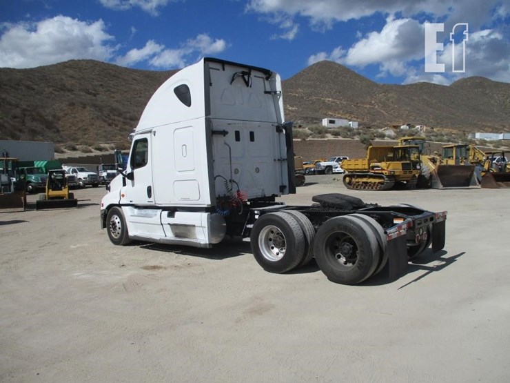 2012-freightliner-cascadia-125-image-4