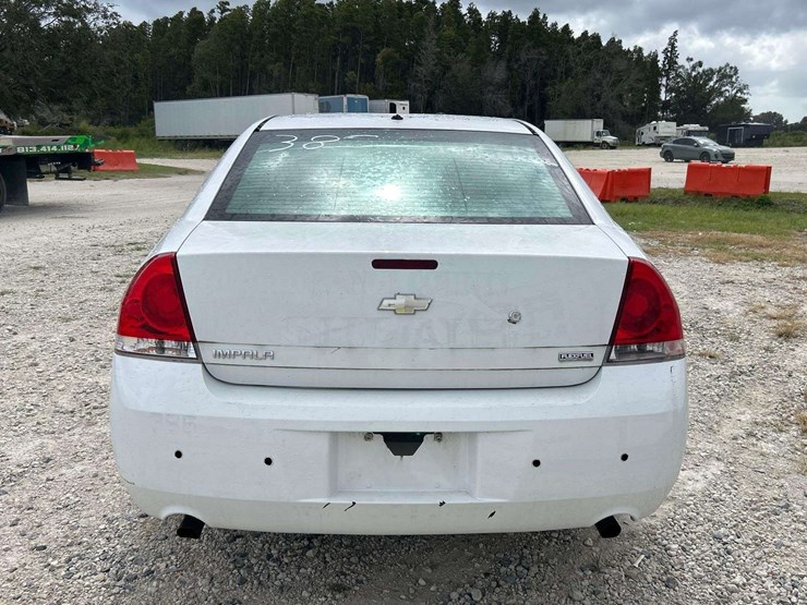 2012-chevrolet-impala-sedan-image-24