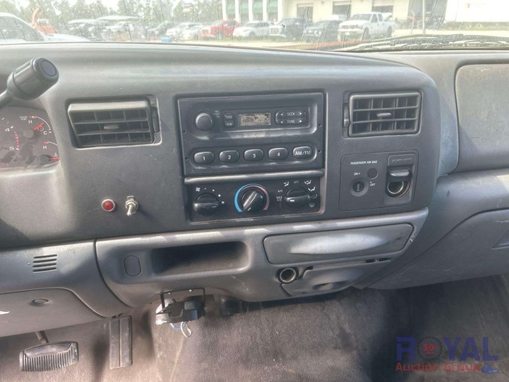 2004-ford-f550-image-17