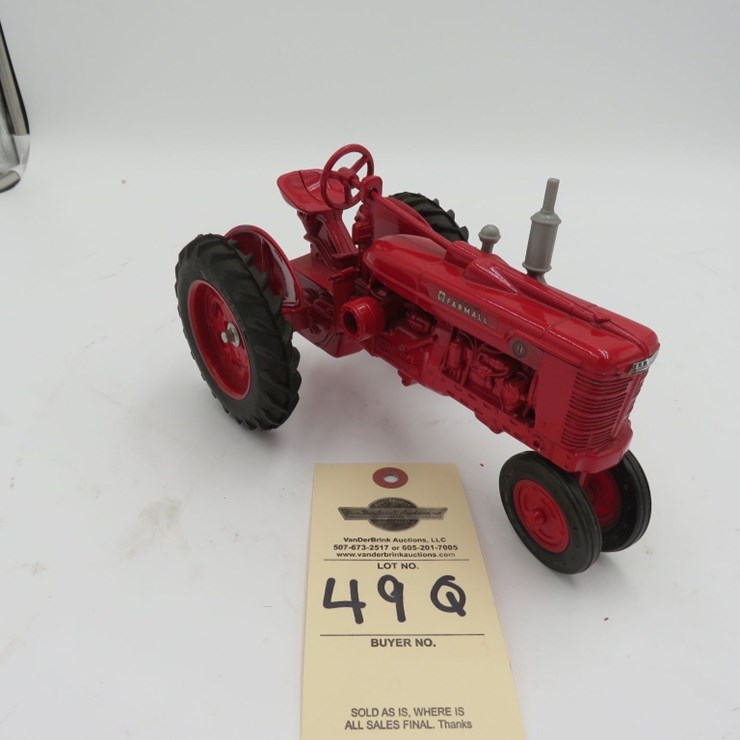 Ertl Farmall H 1/16th Scale Toy Tractor