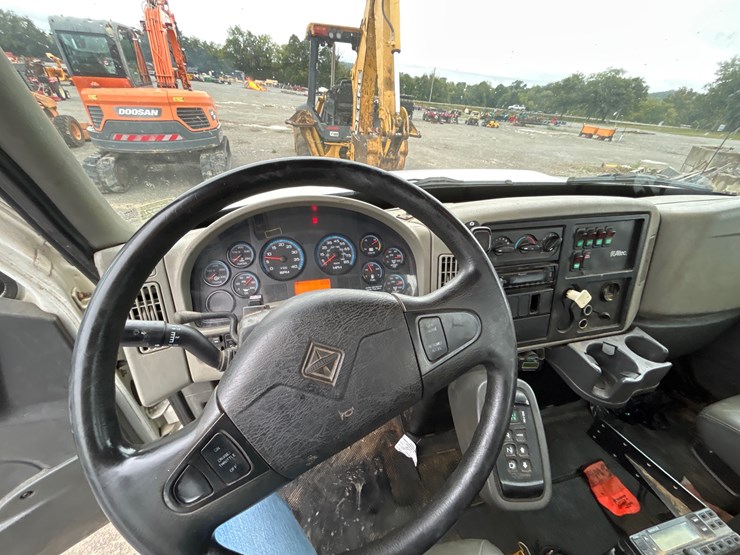 2013-international-durastar-4300-image-14