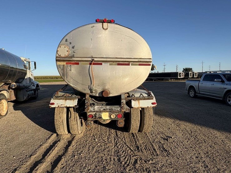 1989-international-8300-water-truck,-cummins-350,-10-speed,-tandem-axle,-246”-wb,-lopro-22.5-on-stee-image-4