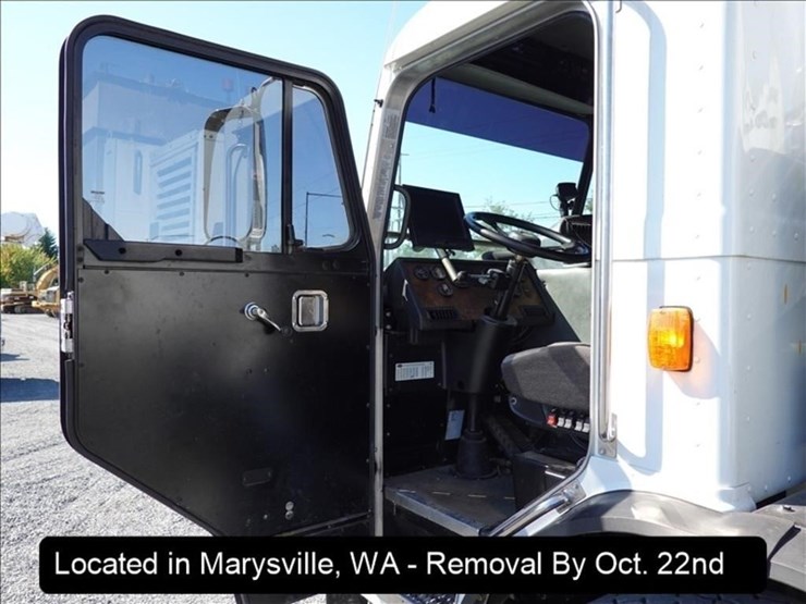 2009-peterbilt-pb320-image-35