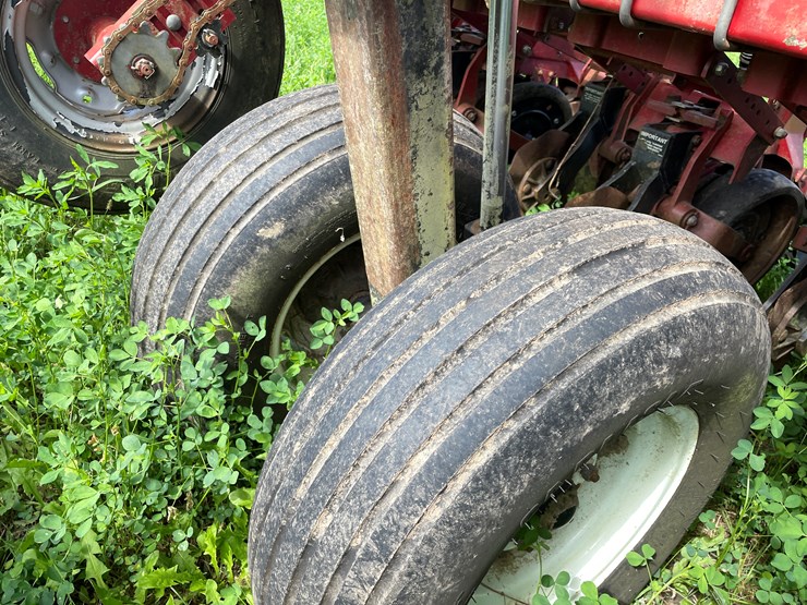 #4455-•-case-5400-soybean-special-grain-drill-image-17