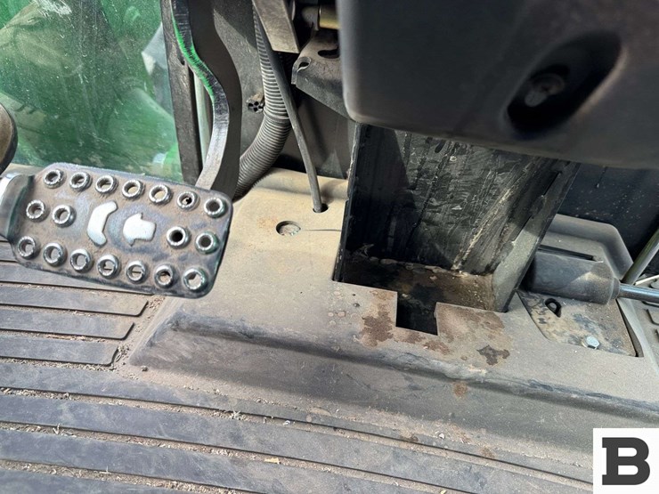 2011-john-deere-6115d-image-88
