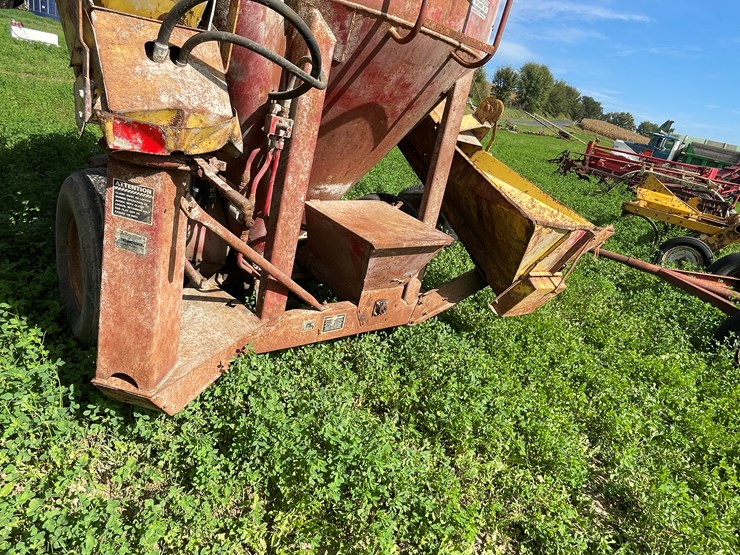 new-holland-355-image-16