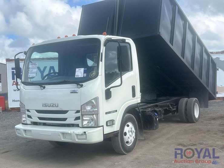 2016-isuzu-npr-image-28