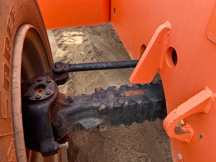 2016-jlg-6036-telescopic-forklift-image-24