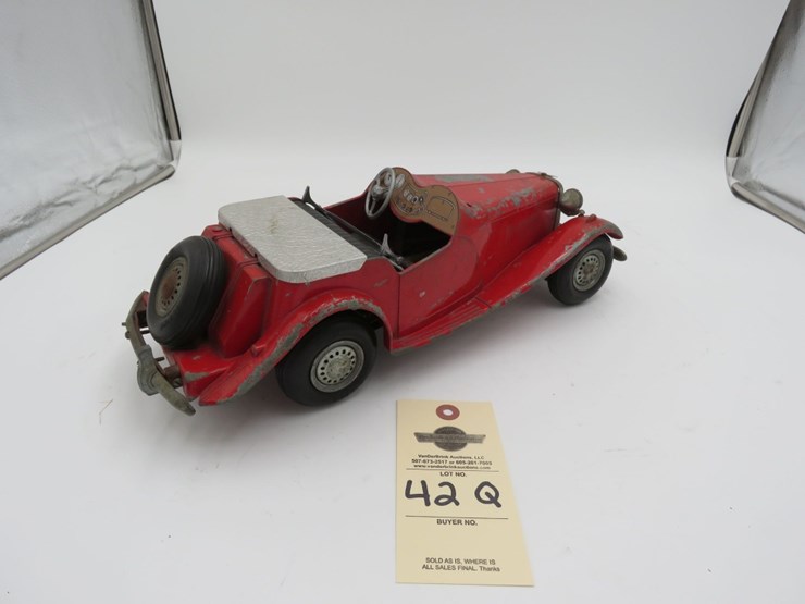1950's-doepke-model-toys-mg-sports-car-toy-image-5