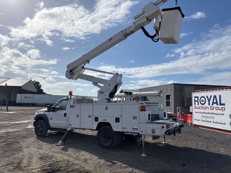2015-ford-f-550-4x4-bucket-truck-image-6