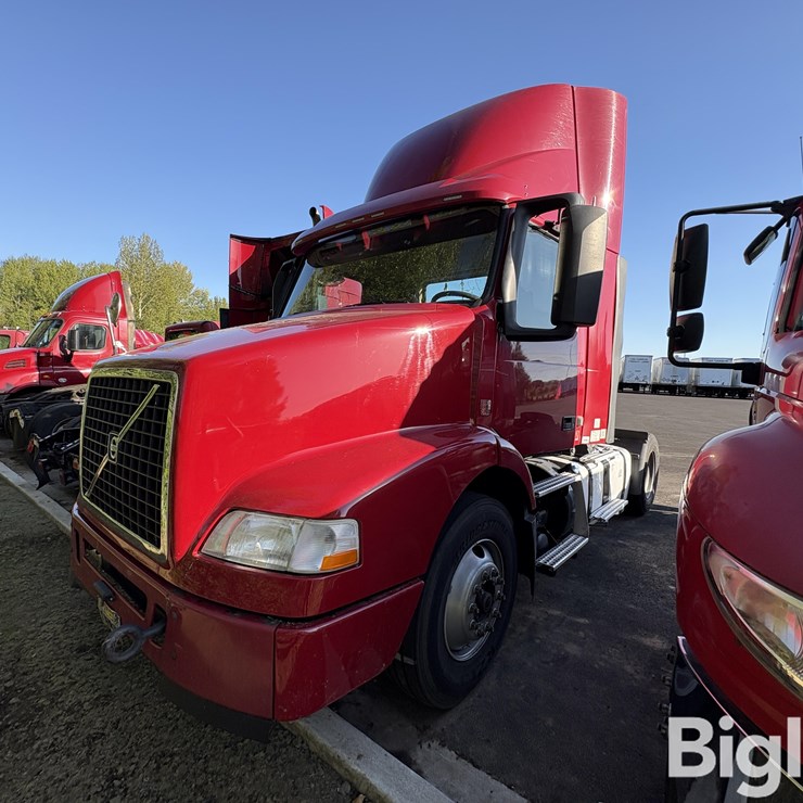 2015 Volvo VNM42T Truck Tractor