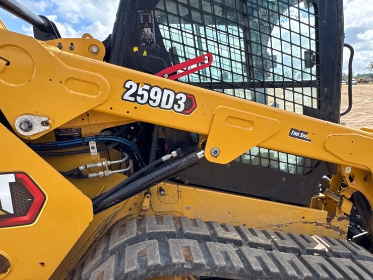 2020-caterpillar-259d3-image-23