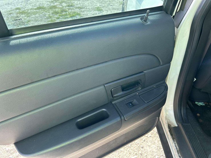 2011-ford-crown-victoria-sedan-image-21