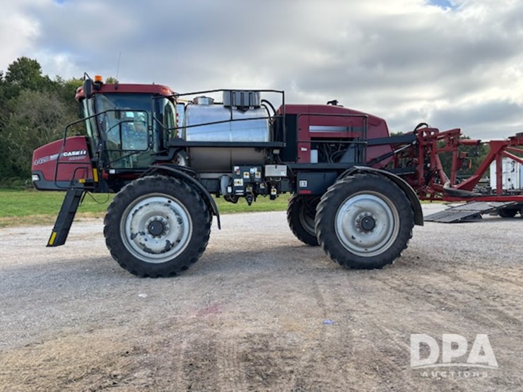 2011-case-ih-patriot-4420-image-11