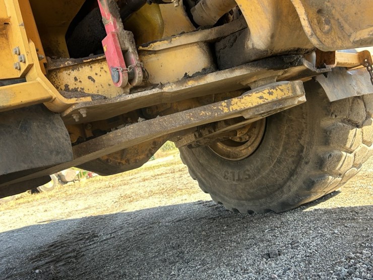 2004-volvo-a40d-image-44