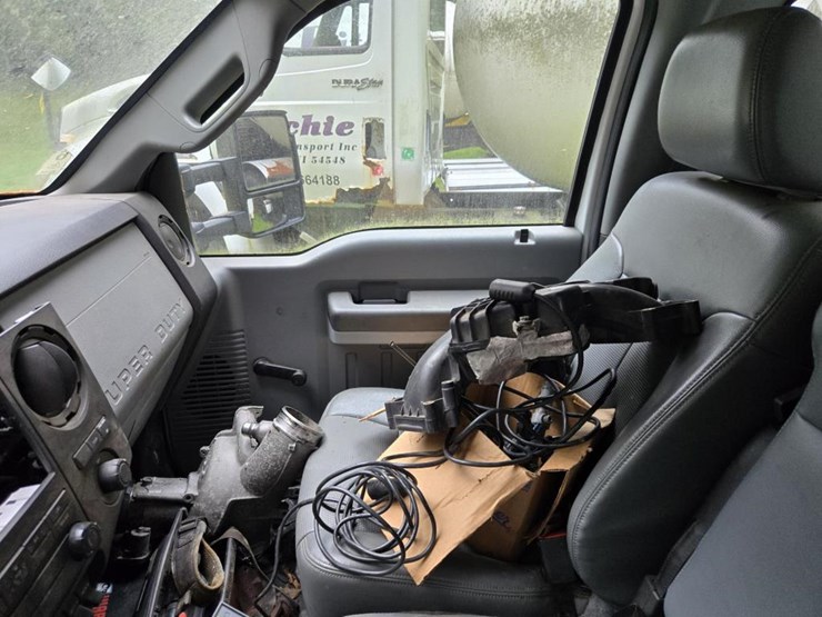 2014-ford-f550-image-23