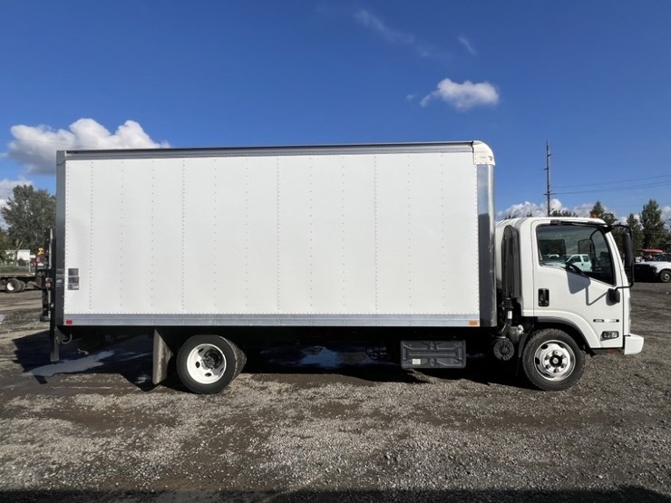 2013-isuzu-nrr-image-3