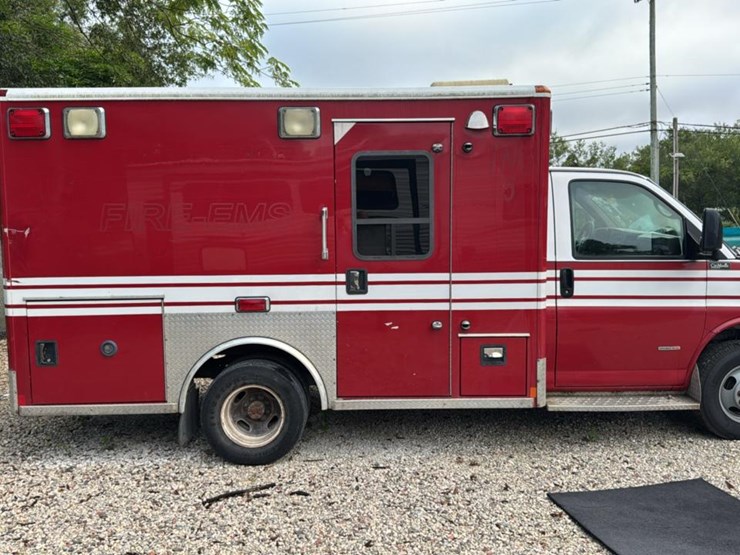 #113-•-2008-chevrolet-ambulance-image-6