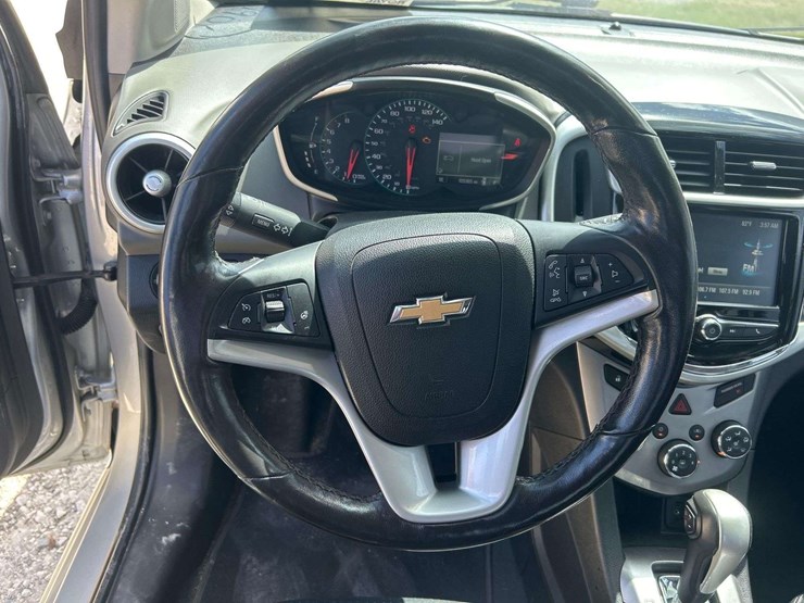 2017-chevrolet-sonic-premier-sedan-image-10
