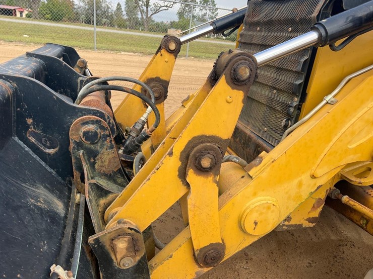 2015-caterpillar-420f-it-image-10