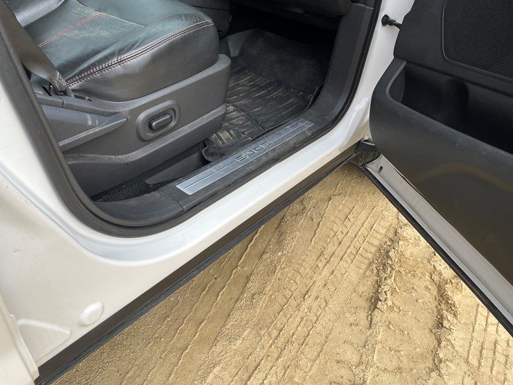 2011-ford-edge-image-39