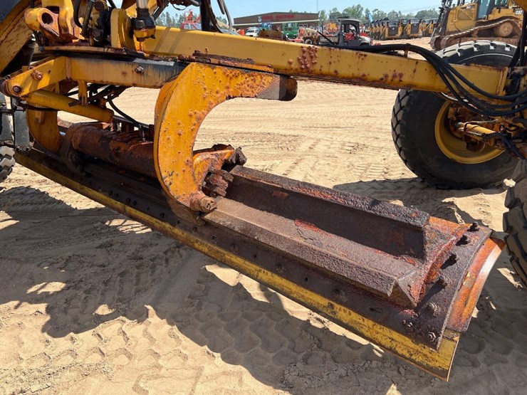caterpillar-120-image-29