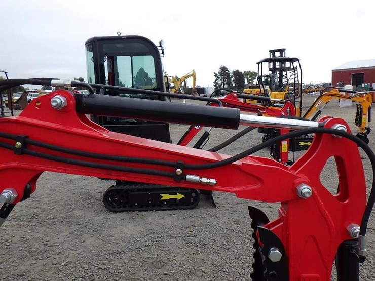 2025-vicsec-13c-hydraulic-excavator-image-12