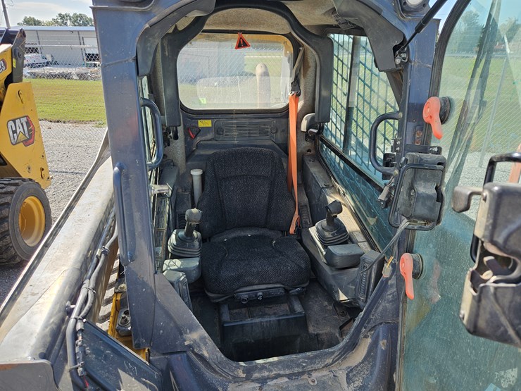 2018-deere-325g-image-7