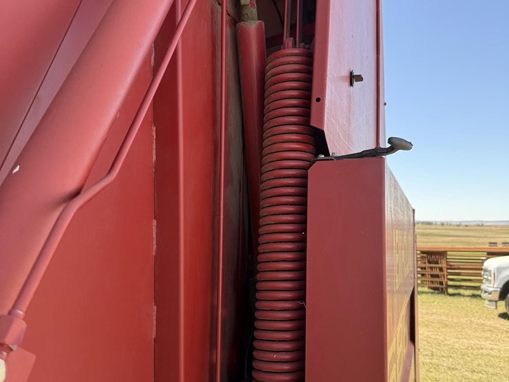 new-holland-688-image-19
