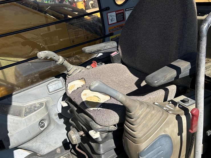 deere-200-lc-image-80