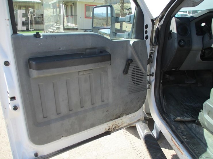 2014-ford-f550-image-11