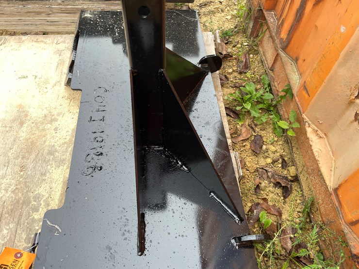 #2019-•-new-kc-skid-steer-2"-hitch-receiver-image-5