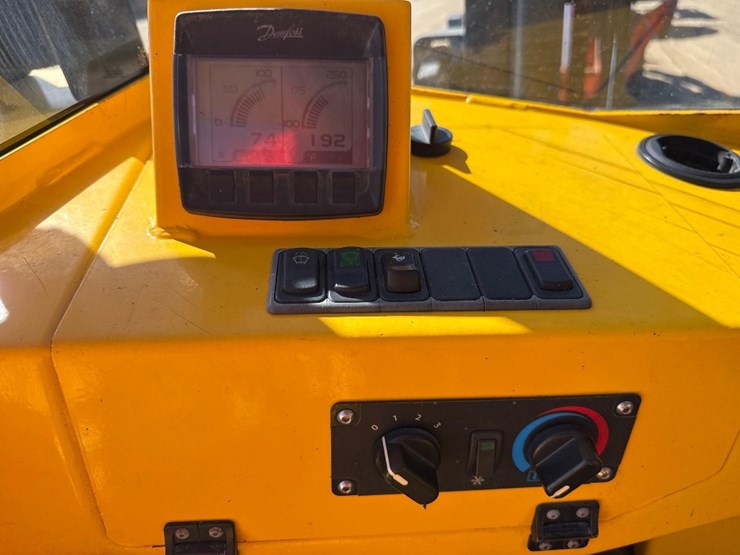 2020-sellick-s80j4e-2ps-rough-terrain-forklift-image-22