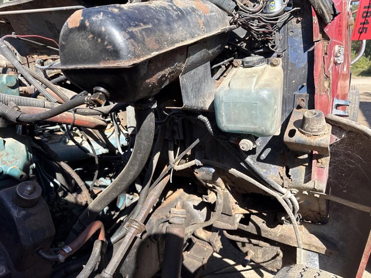 #1815-•-1985-international-1954-cab-chassis-truck-image-12