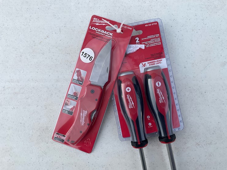 #1576-•-milwaukee-knife-and-screw-driver-combo-image-2