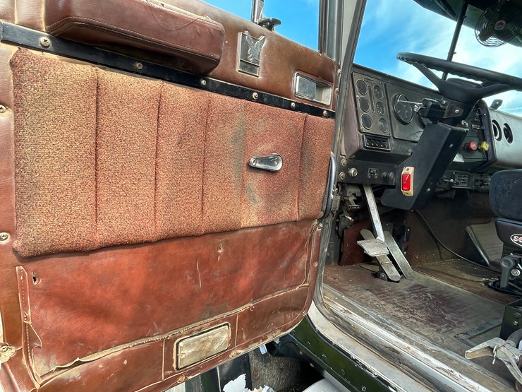 #4421-•-international-eagle-grain-truck-(no-title)-image-29