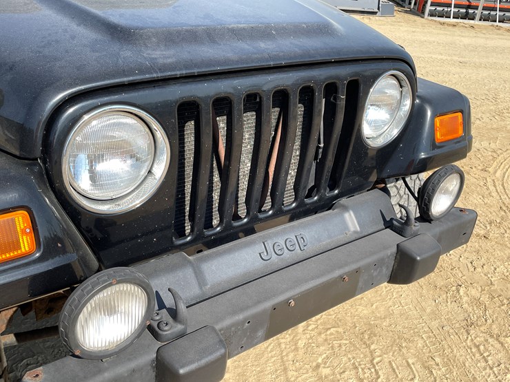 2000-jeep-wrangler-sport-image-12