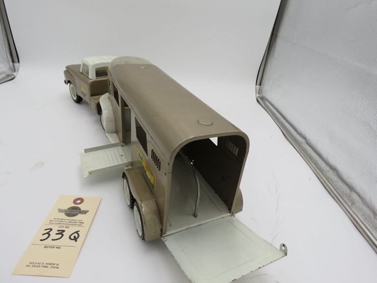 nylint-toys-thoroughbred-farms-horse-van-and-trailer-image-2