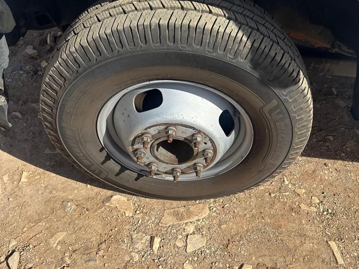 2017-ford-f350-xl-image-10