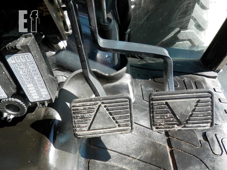 2019-massey-ferguson-1735m-image-23