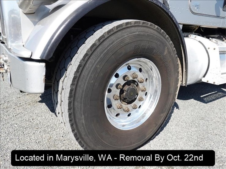 2015-peterbilt-367-image-41