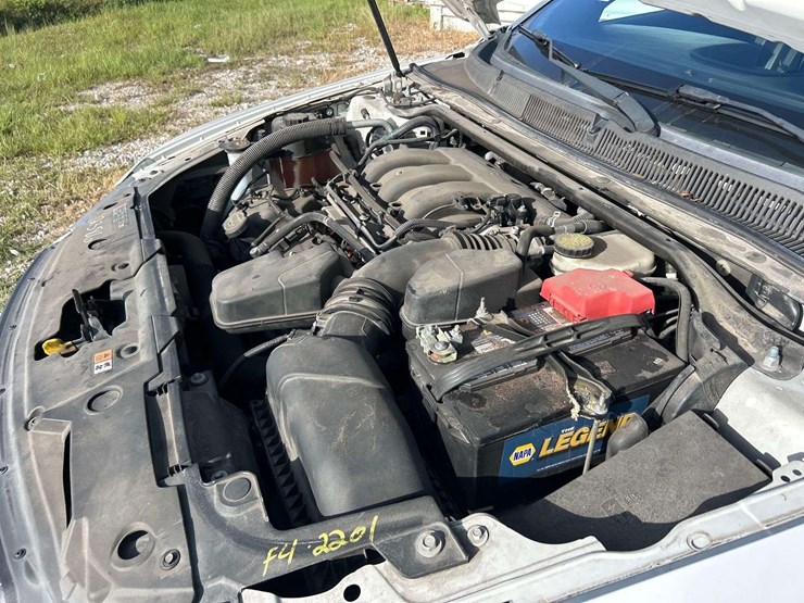 2014-ford-taurus-awd-sedan-image-8