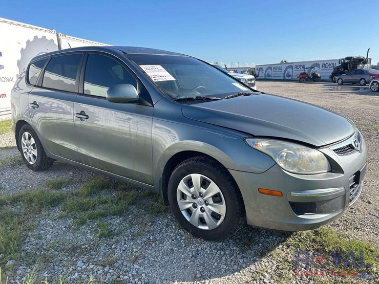 2010-hyundai-elantra-touring-sedan-image-2