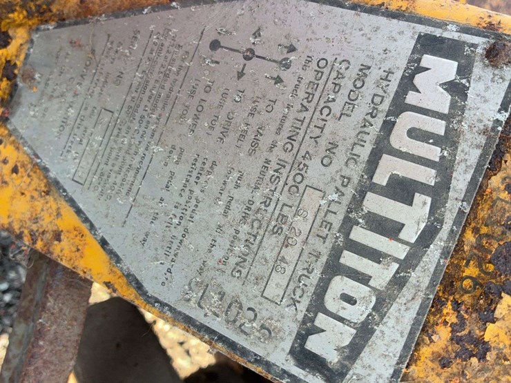 2-pallet-jacks-image-2
