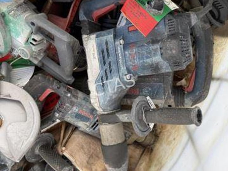 #119-•-bucket-w/-tool-assortment-image-6