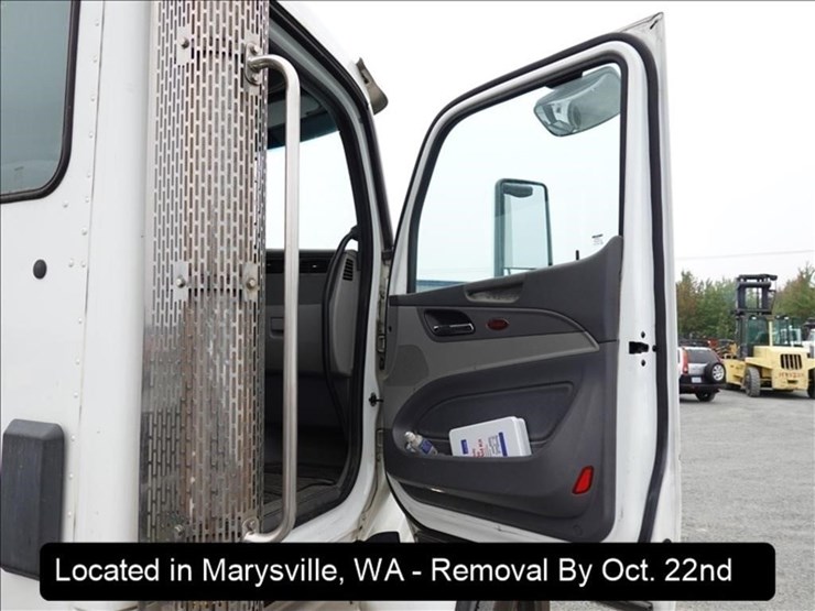 2015-peterbilt-567-image-15