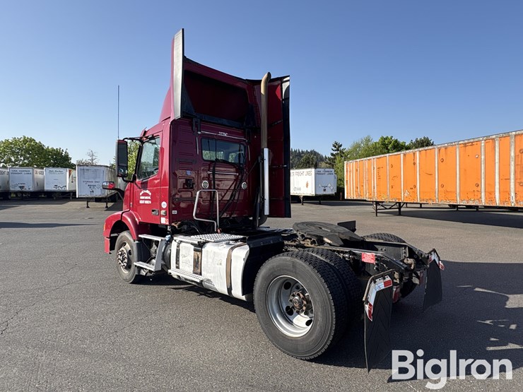 2016-volvo-vnm42t-truck-tractor-image-7