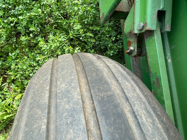 john-deere-200-image-31